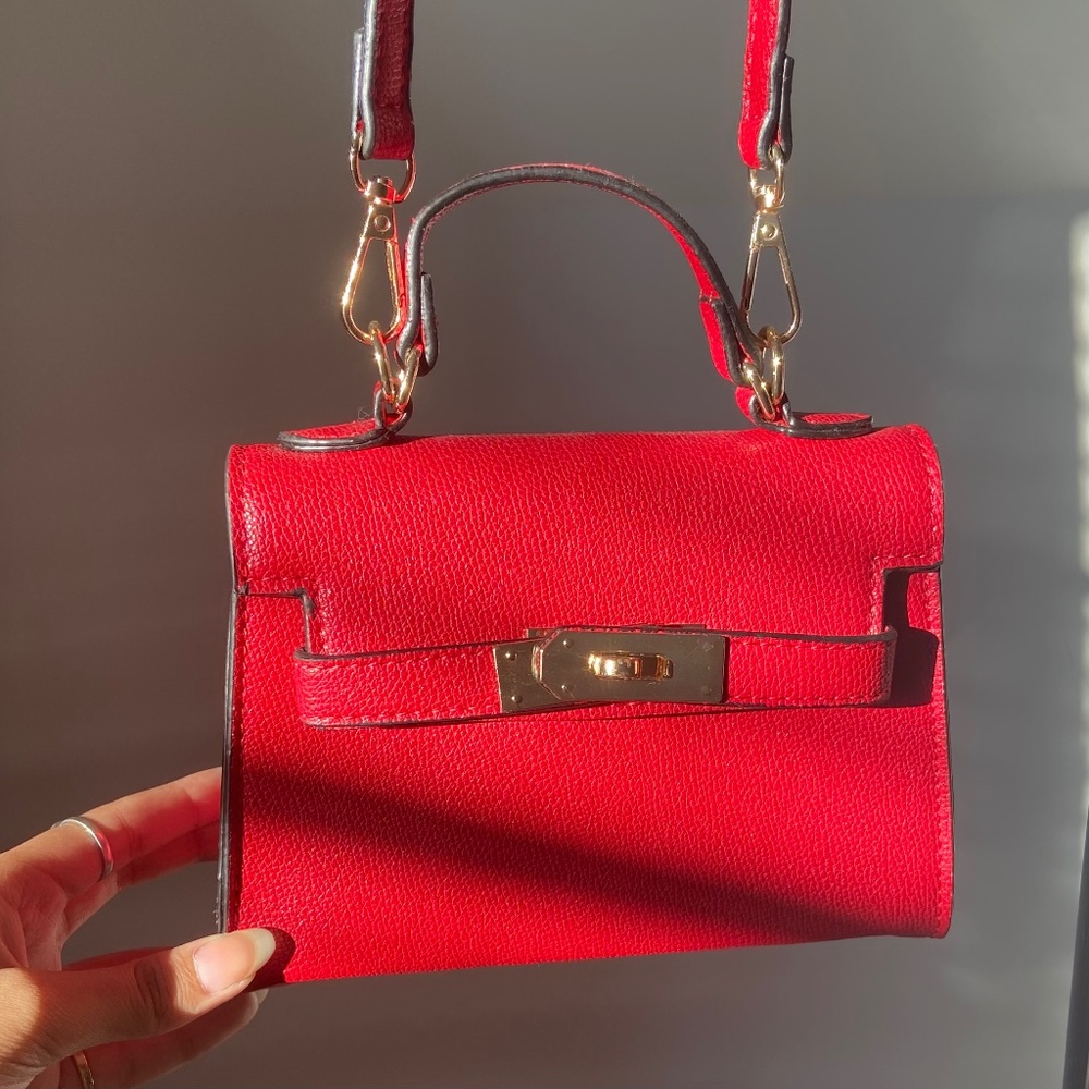 Lulu’s Take Me Anywhere Crossbody bad